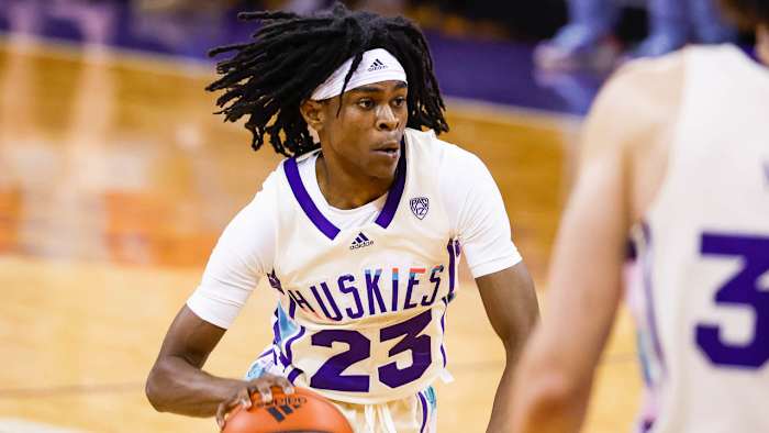 Washington Huskies guard Keyon Menifield in a game this year before committing to transfer to Razorbacks.